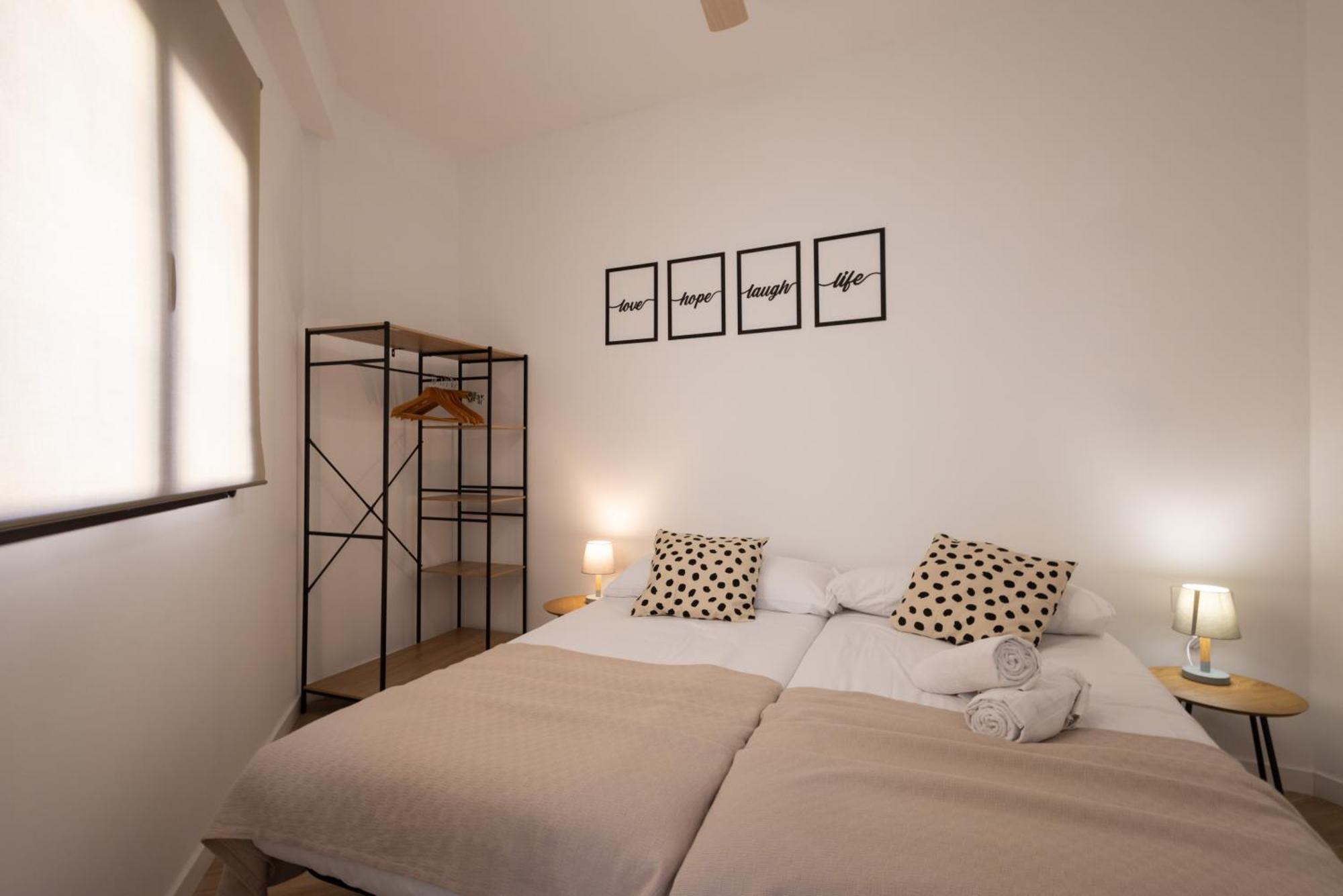 Cruz Cubierta Apartments Valencia Exterior photo