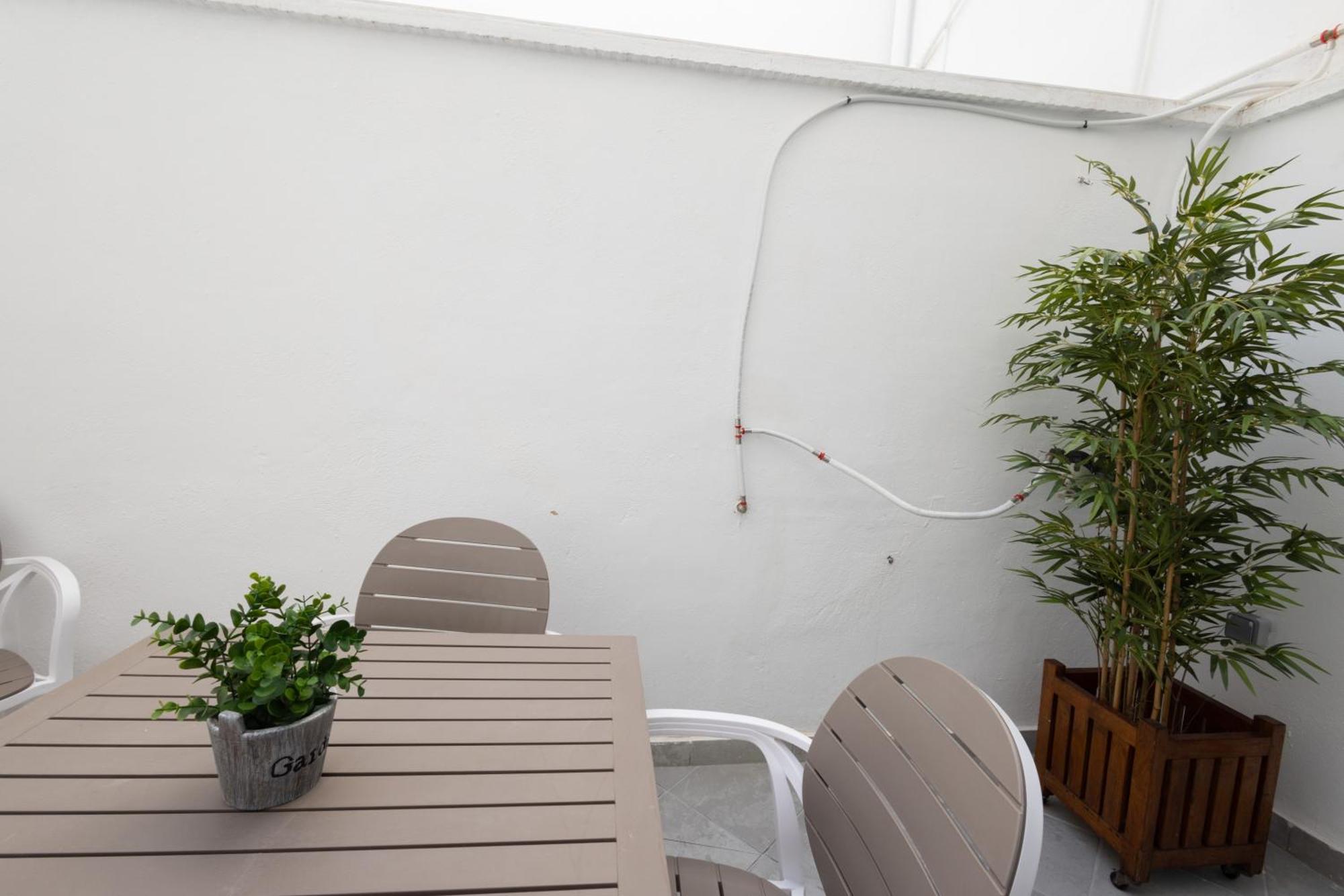 Cruz Cubierta Apartments Valencia Exterior photo